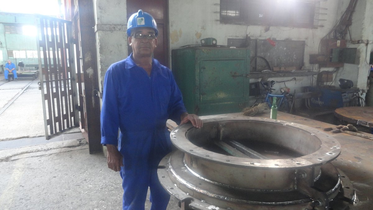 Ensamble de la tapa  caja Yacoby, con el pailero Ubaldo Calderon y su brigada de paileria destinado para Moa Niquel .#SomosContinuidad