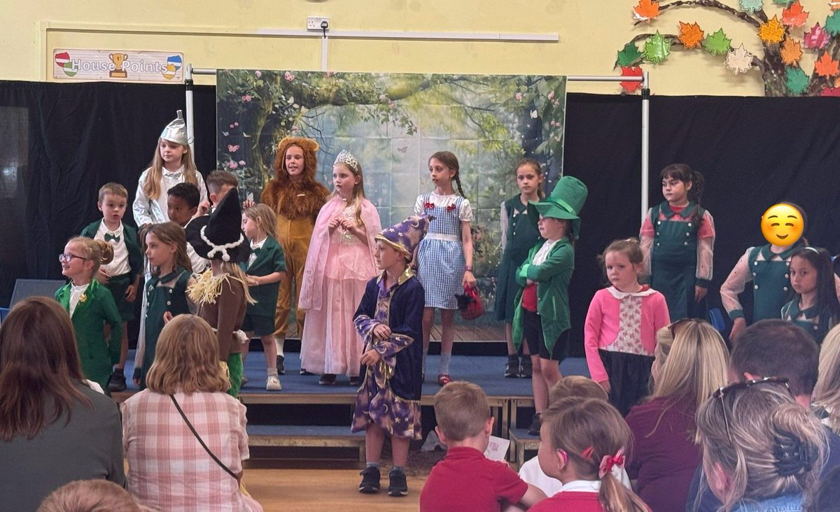 NorthDuffieldSc's tweet image. We’re very proud of our drama club who put on a wonderful production of ‘The Wizard of Oz’ last night. Huge thanks go to Sara from @PQAYork for bringing out the best in our little performers. They showed so much promise and confidence and looked adorable in their costumes.