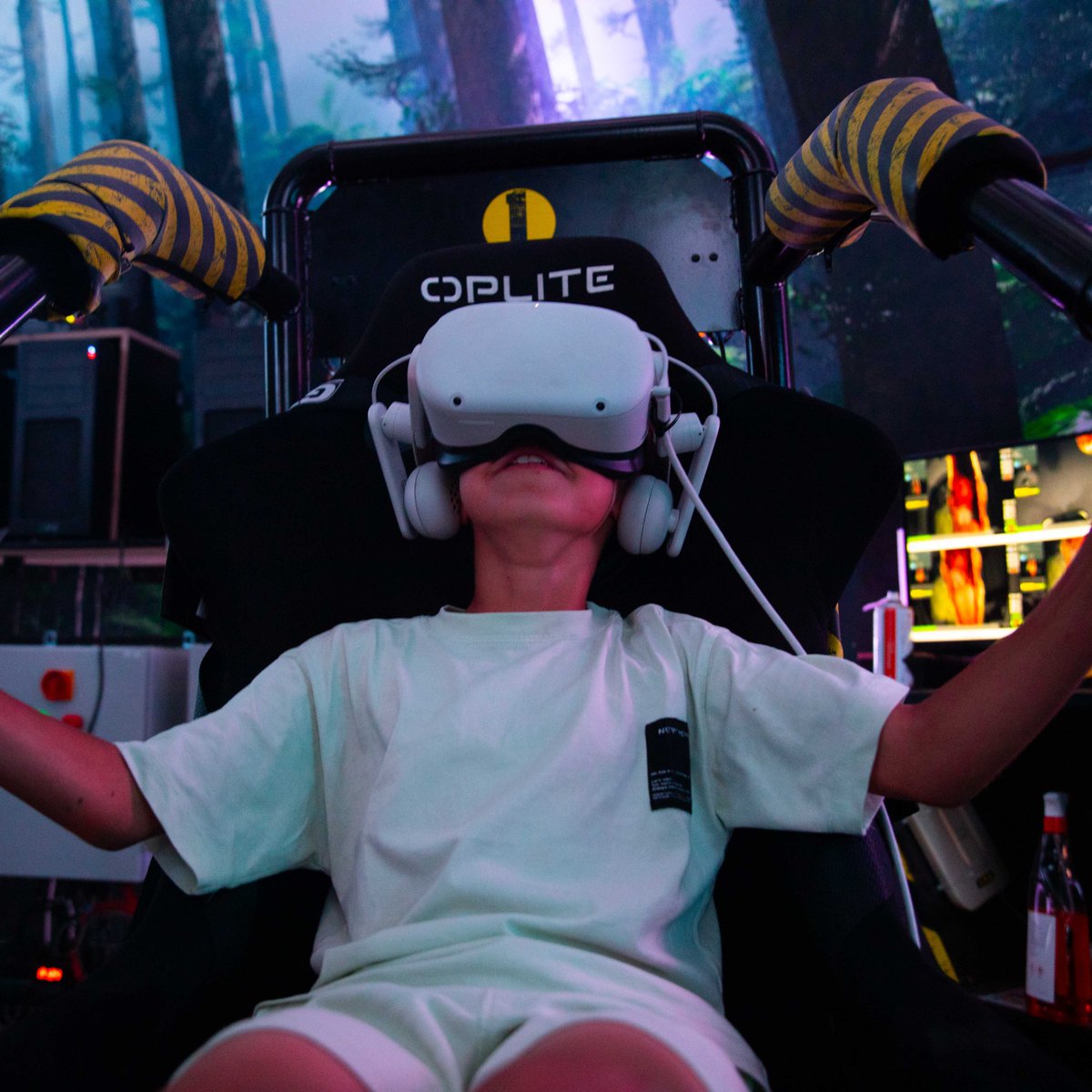 JardindAcclim's tweet image. 🦖Avant de les retrouver dans les salles de cinéma du monde entier, les dinosaures ont envahi le #jardindacclimatation...
Faites le plein de frissons avec nos attractions virtuelles Jurassic Island : VR Xperience et Jurassic Island : 360° Xperience
#jurassic #dinosaures