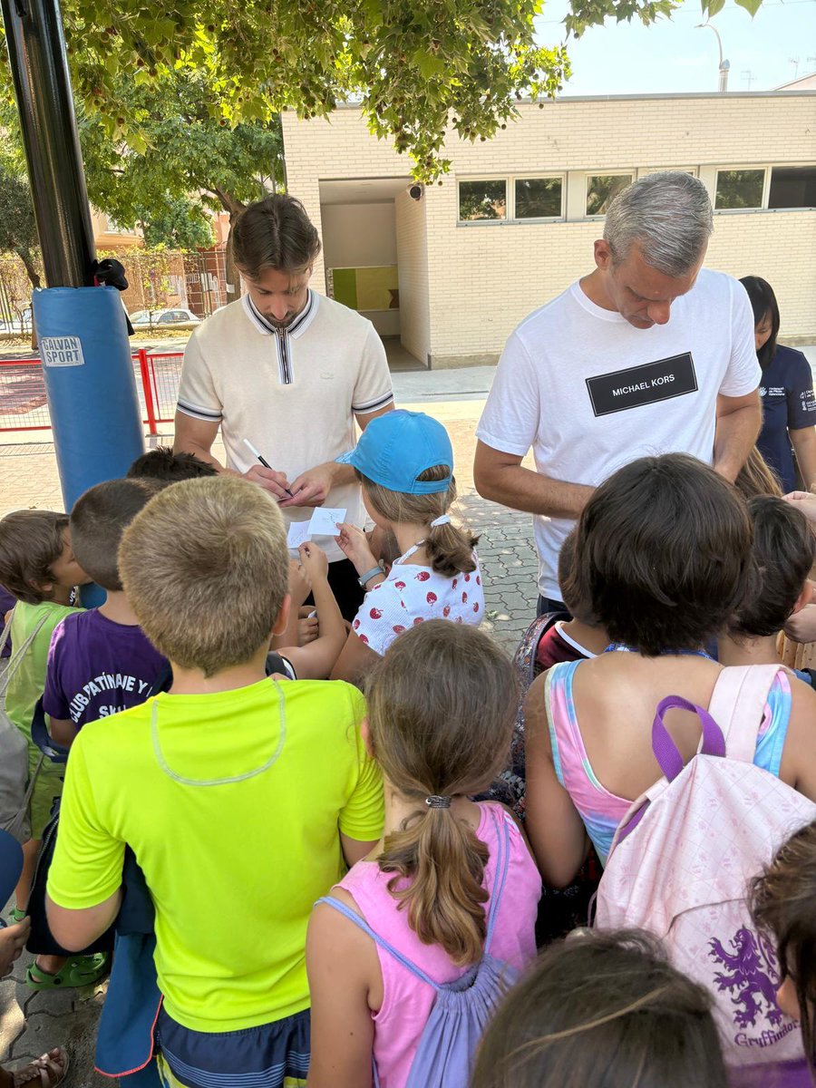 🎉Ja ha començat l'Escola d'Estiu a Foios! Els més menuts han gaudit d'activitats lúdiques i practicat pilota valenciana. Gràcies a la col·laboració de <a href="/fedpival/">FedPilotaValenciana</a>, el Club de Pilota de Foios i <a href="/mancocarraixet/">Mancomunitat del Carraixet</a>.

Hui ens han visitat els esportistes <a href="/Pucholpilotari/">F. Xavier Puchol</a> i Nacho Rodilla.