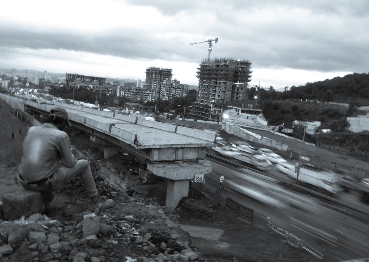 OmkarsClicks's tweet image. थक कर रुकना चाहा तो बहुत , 
मगर हयात-ए-कारवां चलता रहा...
इस हुजूम में हर शक्श अकेला था, 
कहने को संग काफ़िला चलता रहा ।
- mamta✨

#selenium
#theme_pic_India_layers