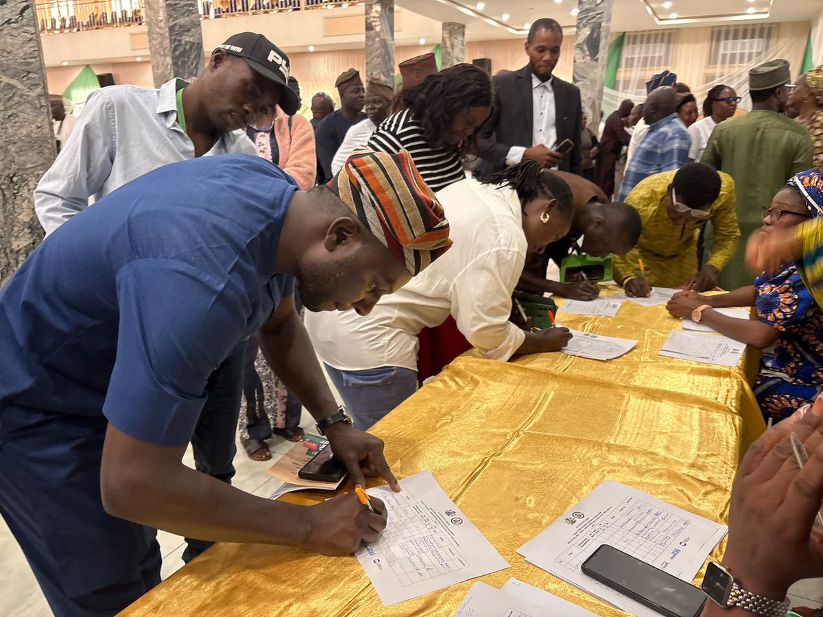 KDI_ng's tweet image. Day 1 at the Zonal Public Hearings
Our representatives across the six geo-political zones are on ground as the constitutional review process begins.
These moments reflect the power of civic presence and the importance of citizen-led reform.
Swipe through to see highlights from…