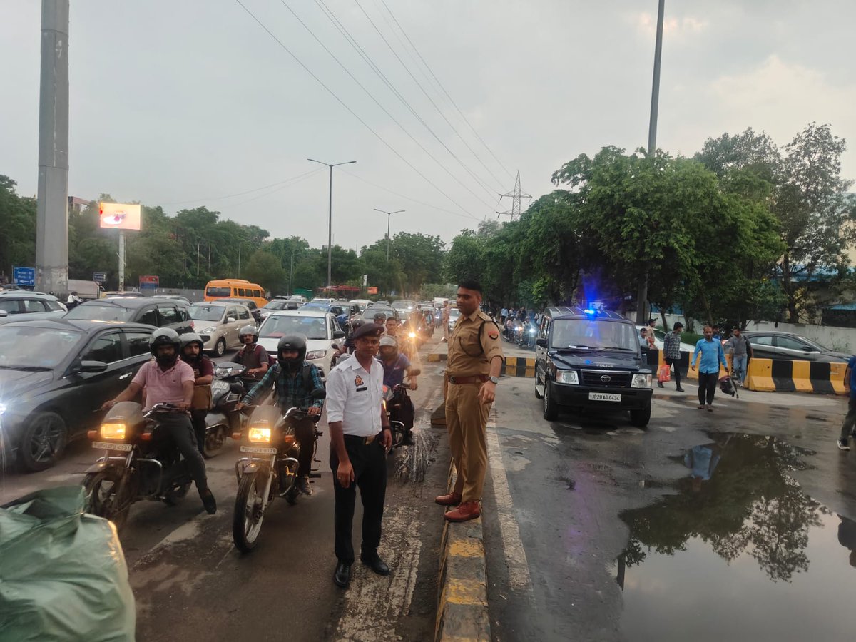 DCP Traffic Noida (@dcptrafficnoida) on Twitter photo .<a href="/dcptrafficnoida/">DCP Traffic Noida</a> рджреНрд╡рд╛рд░рд╛ рд╕реЗрдХреНрдЯрд░тАУ60 рдЕрдВрдбрд░рдкрд╛рд╕ рдкрд░ рдорд╛рд░реНрдЧ рд╡реНрдпрд╡рд╕реНрдерд╛ рдХрд╛ рдирд┐рд░реАрдХреНрд╖рдг рдХрд┐рдпрд╛ рдЧрдпрд╛ рддрдерд╛ рдпрд╛рддрд╛рдпрд╛рдд рдХреЗ рд╕реБрдЧрдо рд╕рдВрдЪрд╛рд▓рди рдмрдирд╛рдП рд░рдЦрдиреЗ рдХреЗ рд╕рдВрдмрдВрдз рдореЗрдВ рд╕рд░реНрд╡ рд╕рдВрдмрдВрдзрд┐рдд рдХреЛ рдЖрд╡рд╢реНрдпрдХ рджрд┐рд╢рд╛-рдирд┐рд░реНрджреЗрд╢ рджрд┐рдП рдЧрдПред
рдпрд╛рддрд╛рдпрд╛рдд рд╣реЗрд▓реНрдкрд▓рд╛рдЗрди рдирдВ0- 9971009001 .<a href="/dcptrafficnoida/">DCP Traffic Noida</a> рджреНрд╡рд╛рд░рд╛ рд╕реЗрдХреНрдЯрд░тАУ60 рдЕрдВрдбрд░рдкрд╛рд╕ рдкрд░ рдорд╛рд░реНрдЧ рд╡реНрдпрд╡рд╕реНрдерд╛ рдХрд╛ рдирд┐рд░реАрдХреНрд╖рдг рдХрд┐рдпрд╛ рдЧрдпрд╛ рддрдерд╛ рдпрд╛рддрд╛рдпрд╛рдд рдХреЗ рд╕реБрдЧрдо рд╕рдВрдЪрд╛рд▓рди рдмрдирд╛рдП рд░рдЦрдиреЗ рдХреЗ рд╕рдВрдмрдВрдз рдореЗрдВ рд╕рд░реНрд╡ рд╕рдВрдмрдВрдзрд┐рдд рдХреЛ рдЖрд╡рд╢реНрдпрдХ рджрд┐рд╢рд╛-рдирд┐рд░реНрджреЗрд╢ рджрд┐рдП рдЧрдПред
рдпрд╛рддрд╛рдпрд╛рдд рд╣реЗрд▓реНрдкрд▓рд╛рдЗрди рдирдВ0- 9971009001