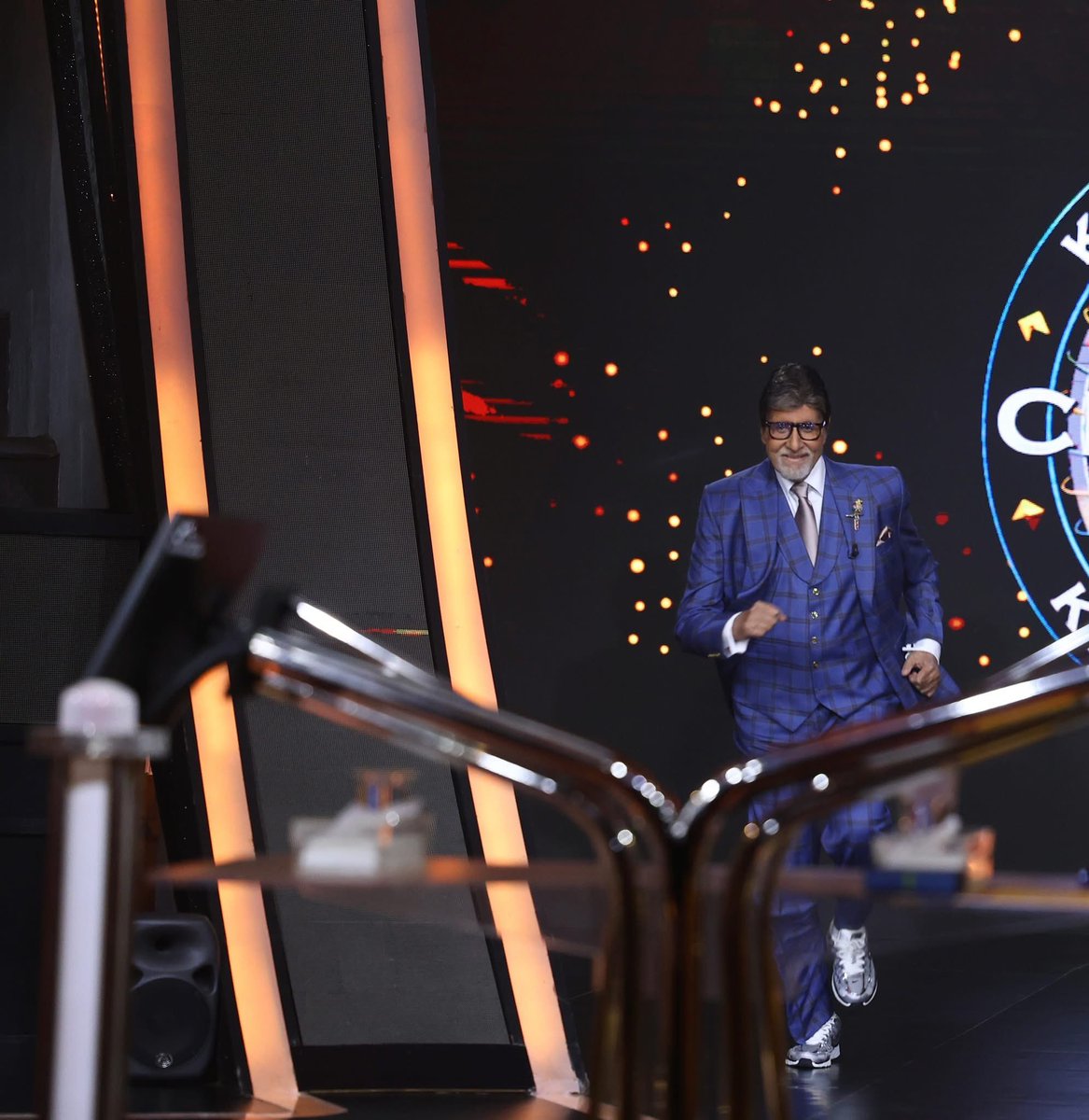 JMistry45's tweet photo. His reactions, pauses, and punchlines —
KBC is a masterclass in grace and showmanship.
The One & Only Mr #AmitabhBachchan @SrBachchan Sir
Congratulations 🙌
#25YearsOfKBC https://t.co/3DYIeeWvz3