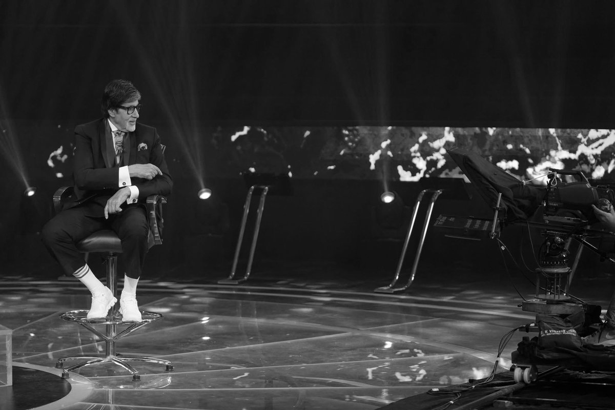 JMistry45's tweet photo. His reactions, pauses, and punchlines —
KBC is a masterclass in grace and showmanship.
The One & Only Mr #AmitabhBachchan @SrBachchan Sir
Congratulations 🙌
#25YearsOfKBC https://t.co/3DYIeeWvz3