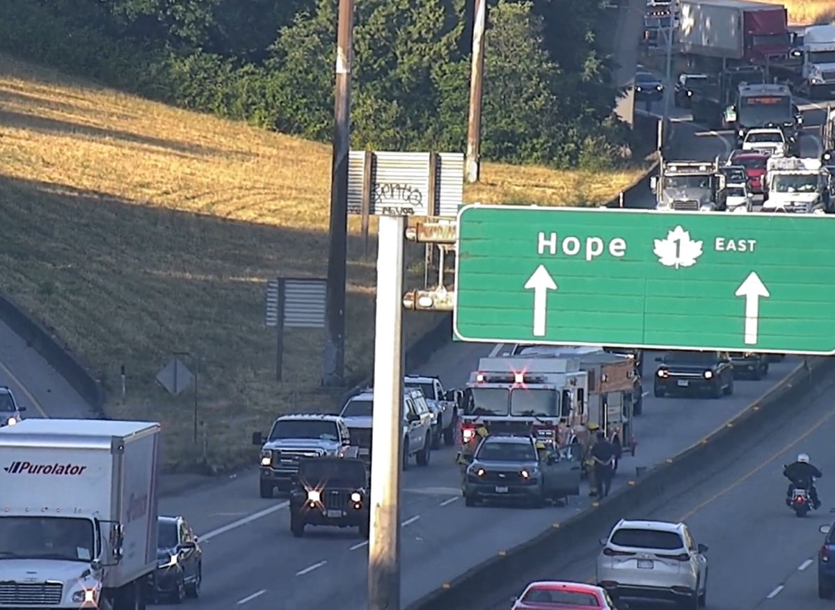 ⚠️#BCHwy1 - Westbound vehicle incident just before the McGill St on ramp to the #IronWorkersMemorialBridge has traffic getting by on the right shoulder.  Expect delays. #Vancouver #NorthVancouver