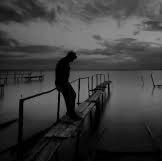 ⿻⿻✵⇣
*
من كثر ما جاني من الناس خذلان
تـجرحـني حتى كـلمـة الله يـعينـة

صحيح لي ربع و جـماعة و خـلان
و أضيق .. لكن حاجة الناس شينة

مـن طبعي أرد الإسـائـة بـإحـسان
و أسـاير ظـروف الـزمـان اللـعينة

و أطـوف الغلطة من فلان و فـلان
يعني لـخاطـر عـين تـكرم مـدينـة
-•*•*•*•*-💔