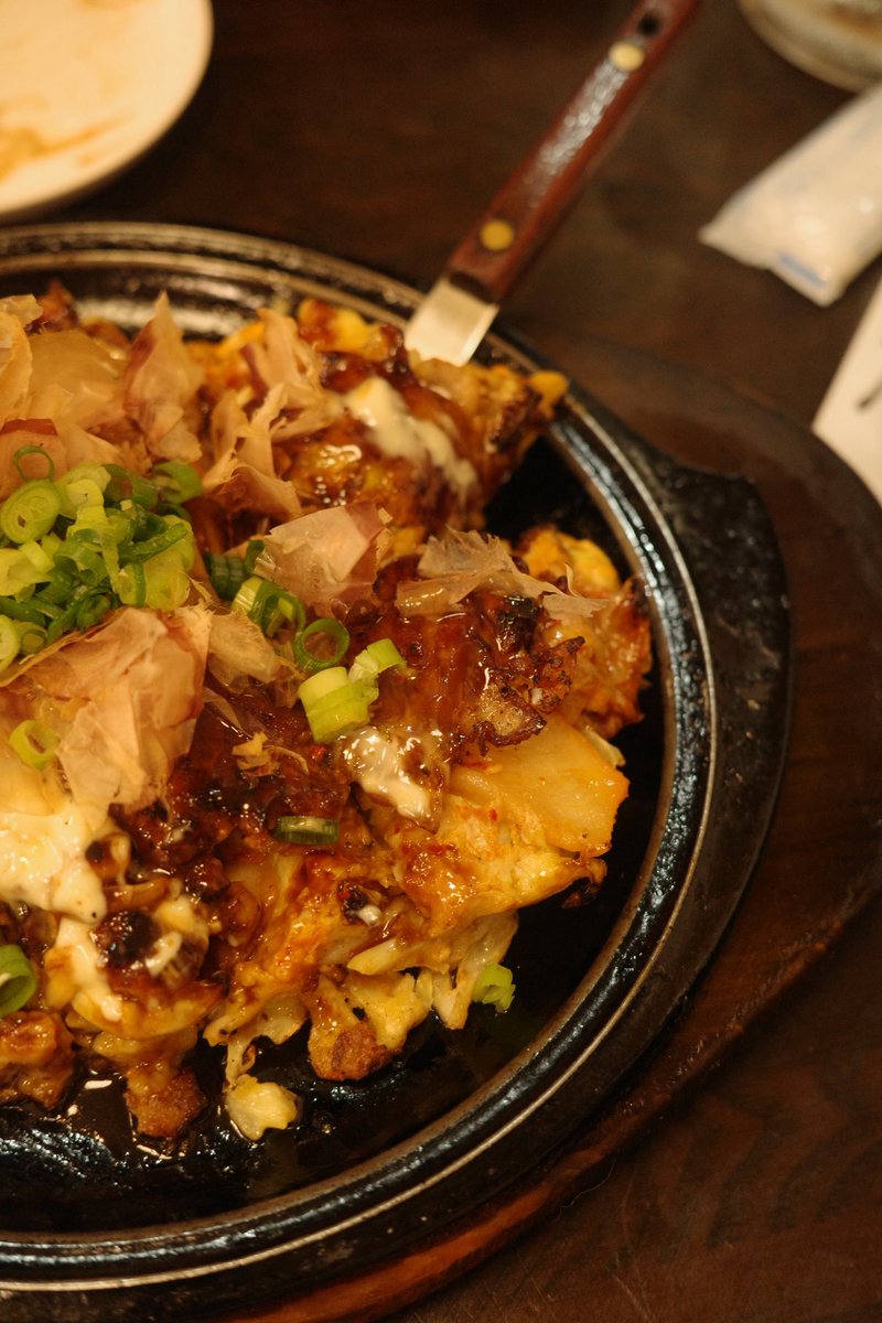 kyuui_misato's tweet image. お好み焼きたべてたら豪雨🌩️