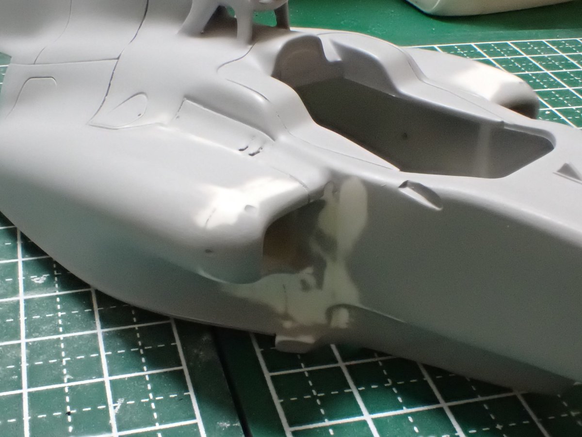 1/20 フジミ ザウバーC31 日本GP仕様🇯🇵

インダクションポッドを改修しました。原型は厚みがかなり薄いので、0.5㎜のプラ板で厚みを持たせました。捨てサフしたら、なかなか良い感じでした。その他の修正部分の確認。まだ継ぎ目が見えている部分があったので、ヤスリ掛けで対応しました👍

#SauberC31