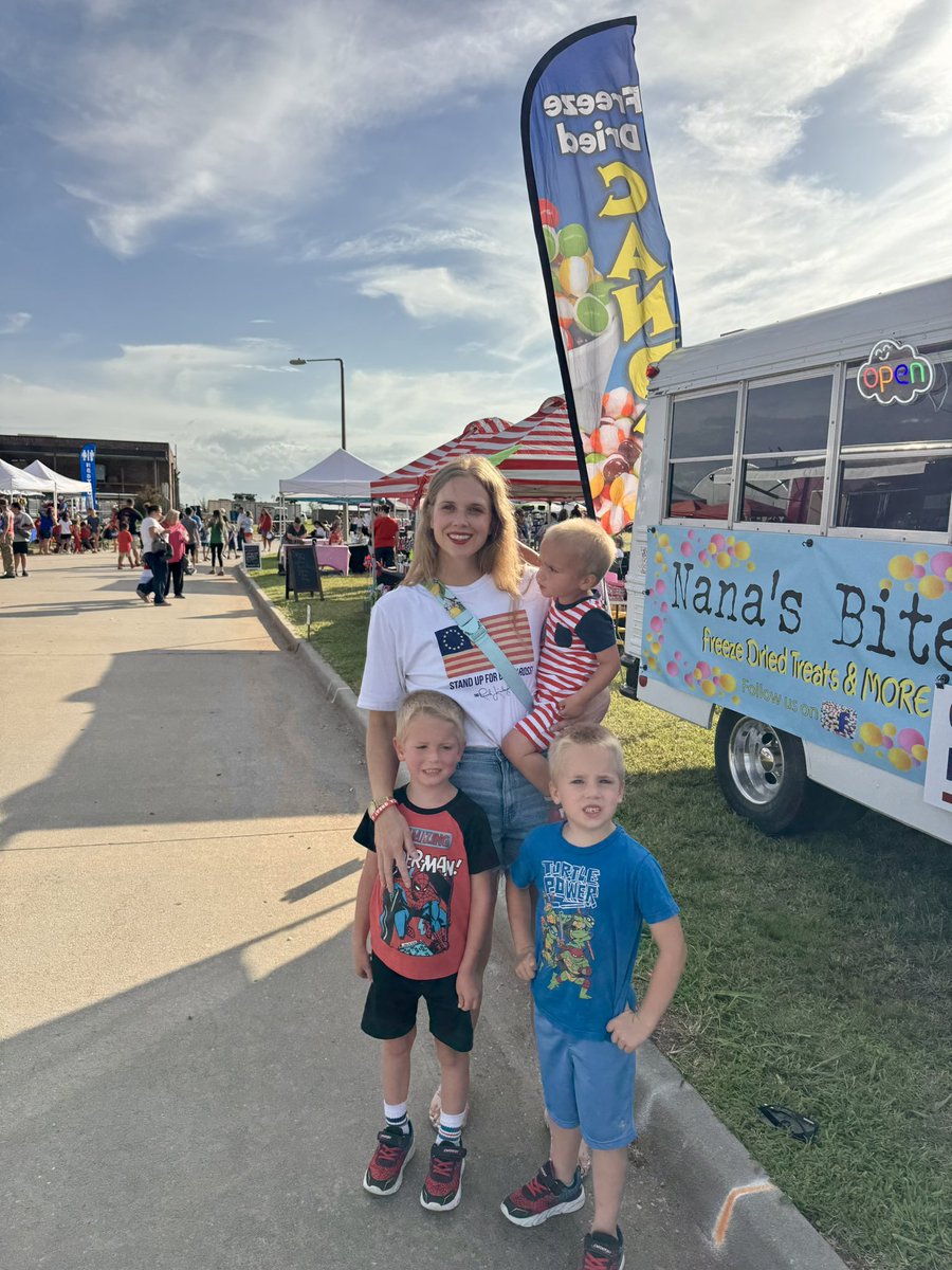 KendalforOK's tweet image. Thanks to all our little towns making the 4th of July incredible! Blanchard Independence Day Fireworks last night, Marlow parade and celebration this morning. Rain or shine, we are gonna celebrate the 4th of July!
Happy Independence Day!!🇺🇸💥
God Bless America Forever!