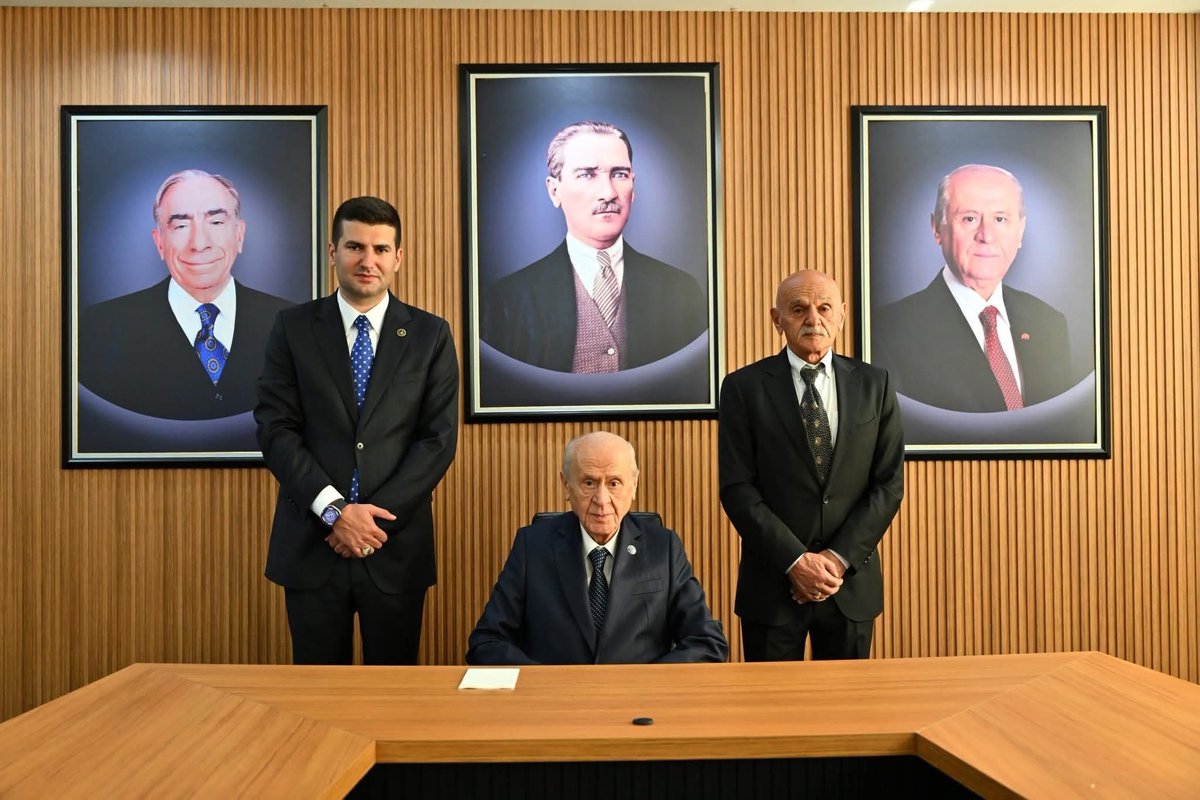 TAŞMEDRESELİ ÜLKÜCÜLER GENEL MERKEZİNDEN   KAMUOYUNA:

Ülkü Ocakları: Nesilden Nesile Yanan Kutlu Bir Ocaktır.

Ülkü Ocaklarımız yalnızca bir gençlik teşkilatı değildir;
Bir mekteptir, bir irfan ocağıdır, bir fikrin, ahlakın ve karakterin yoğrulduğu yerdir.
Bizler; bu ocağın
