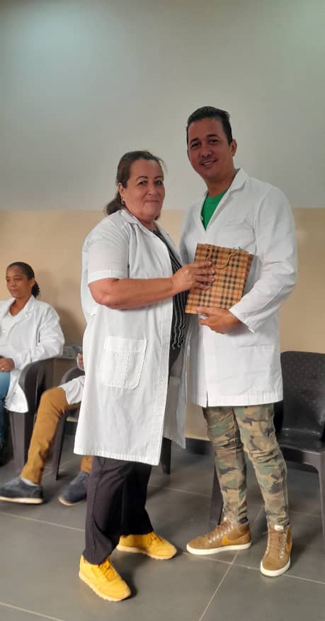 Le deseamos muchas Felicidades en su Cumpleaños al Lic Danny que brinda servicios en el Departamento de Fisiatría y Rehabilitación del Hospital General de Kanifing. #BmcGambia #CubaCoopera