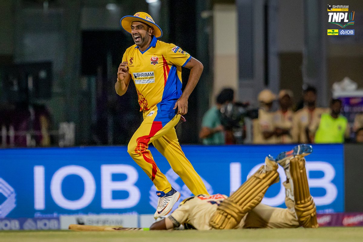 TNPremierLeague's tweet photo. Scenes from a high-stakes 𝗤𝘂𝗮𝗹𝗶𝗳𝗶𝗲𝗿 𝟮! 💥
#CSGvDD #TNPL #TNPL2025 #NammaOoruNammaGethu https://t.co/hTV9Si8s3l