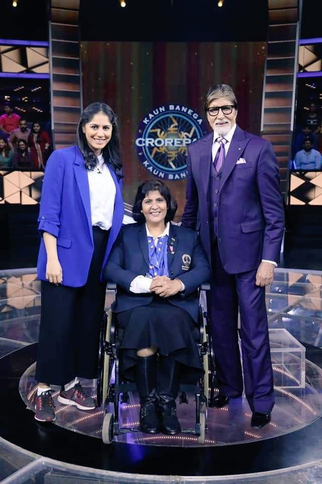 JMistry45's tweet photo. कभी मस्ती, कभी मौन, कभी आँसू —
KBC पर अमिताभ बच्चन की हर अदा में बसता है हिंदुस्तान।
#25YearsOfKBC @SrBachchan सर
#AmitabhBachchan 🫶😍🤟🕺💫 https://t.co/NoA0pol6CQ