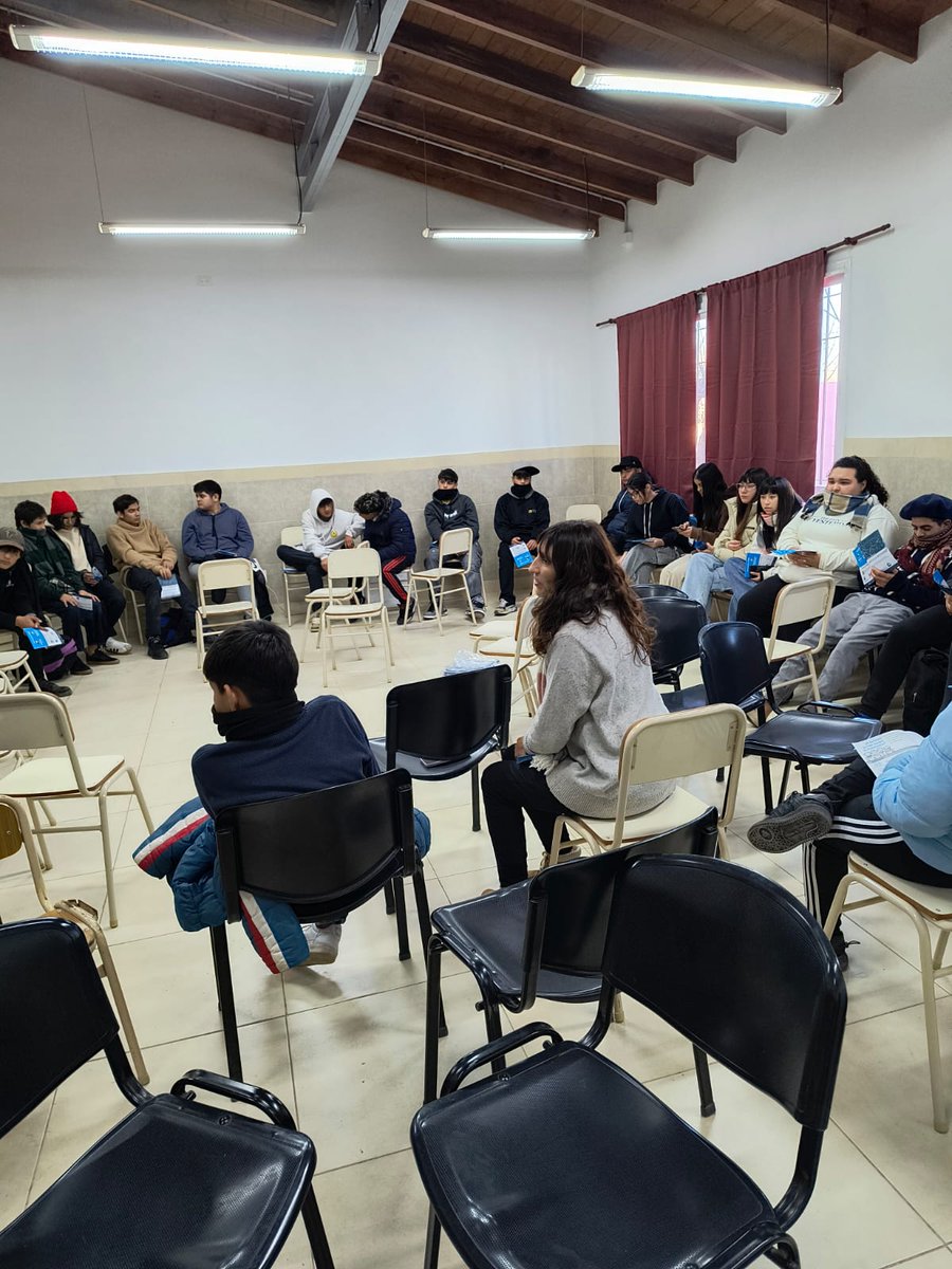 canuelasdppba's tweet photo. Participamos en el Encuentro Ronda Estudiantil con  integrantes de Centros de Estudiante de Cañuelas. Llevamos adelante el taller¿Qué es la @defensoriaPBA?  Podemos ayudarte.
Organizado por Jefatura Distrital de Enseñanza
@danileguizamonbrown
@santarelli_federico 
@carorasquetti https://t.co/2k5JfvEEw9