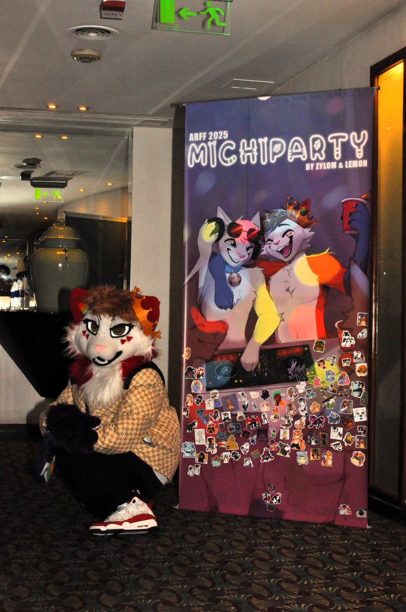 feline rave unlocked ฅ^•ω•^ฅ
#FursuitFriday