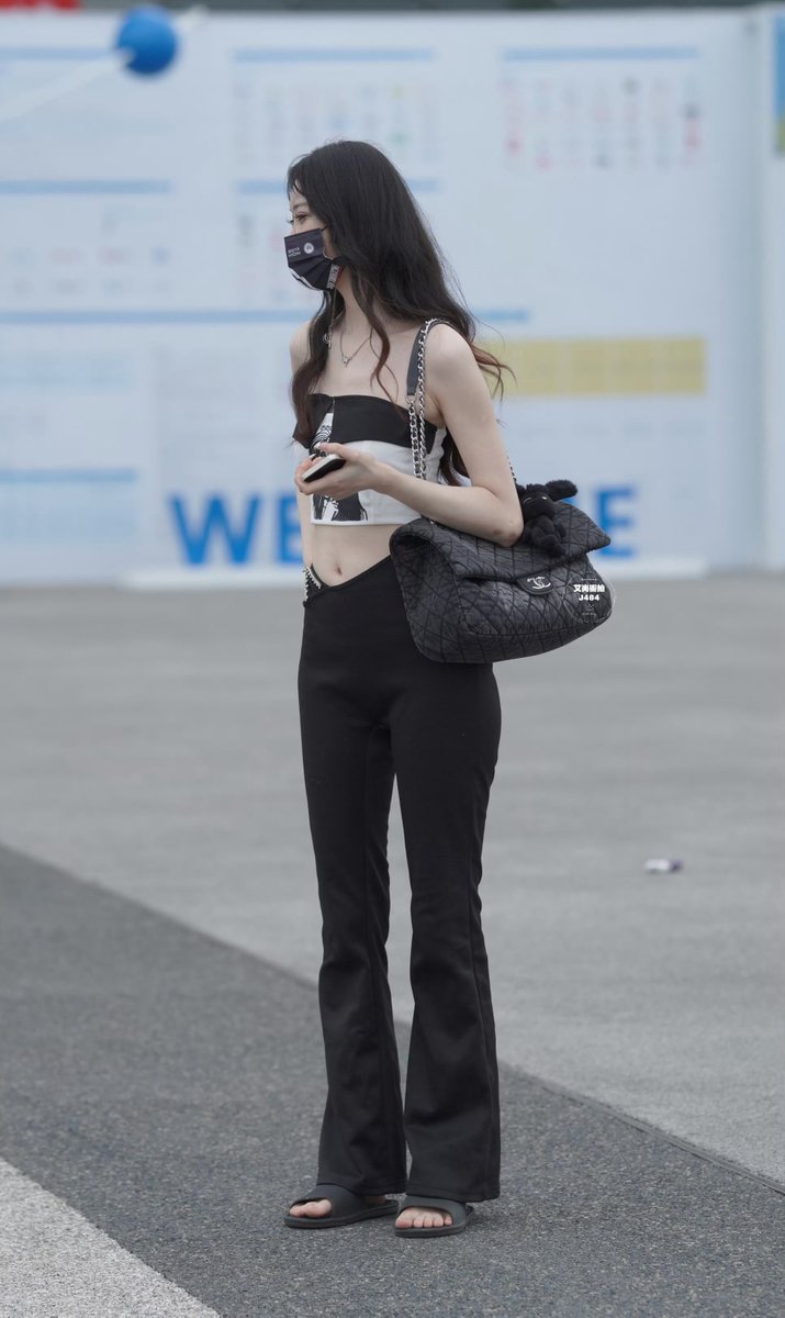 PLingsaaa's tweet image. These pants are so stylish! 😍 Let's connect and be mutuals!