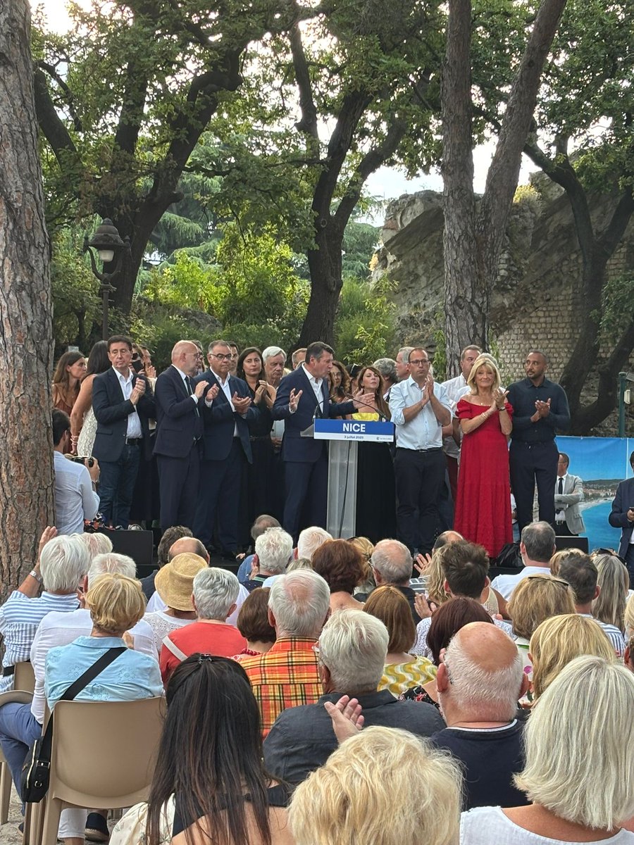 p_pradal's tweet image. « Je ne suis pas fatigué de vous aimer. »
Quel bonheur de se retrouver entre #AmisDuMaire pour un moment de convivialité et d’engagement autour de @cestrosi.
Merci à tous pour votre fidélité !
#Nice06 💙