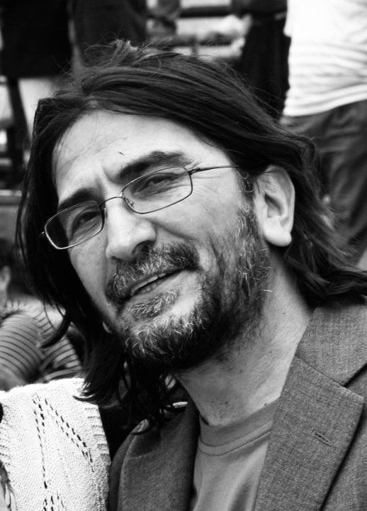 Nihat Genç ile çoğu meselede ayrı düştük ama bir noktada hep aynı yerdeydik: Vatan.

Yerli bir aydındı, fikri namusundan hiç taviz vermedi. Hayatının önemli bir kısmını aşağılık terör örgütü FETÖ ile mücadeleye adadı.

15 Temmuz’da söylediği ‘Tayyip Erdoğan ile olan mücadelemiz
