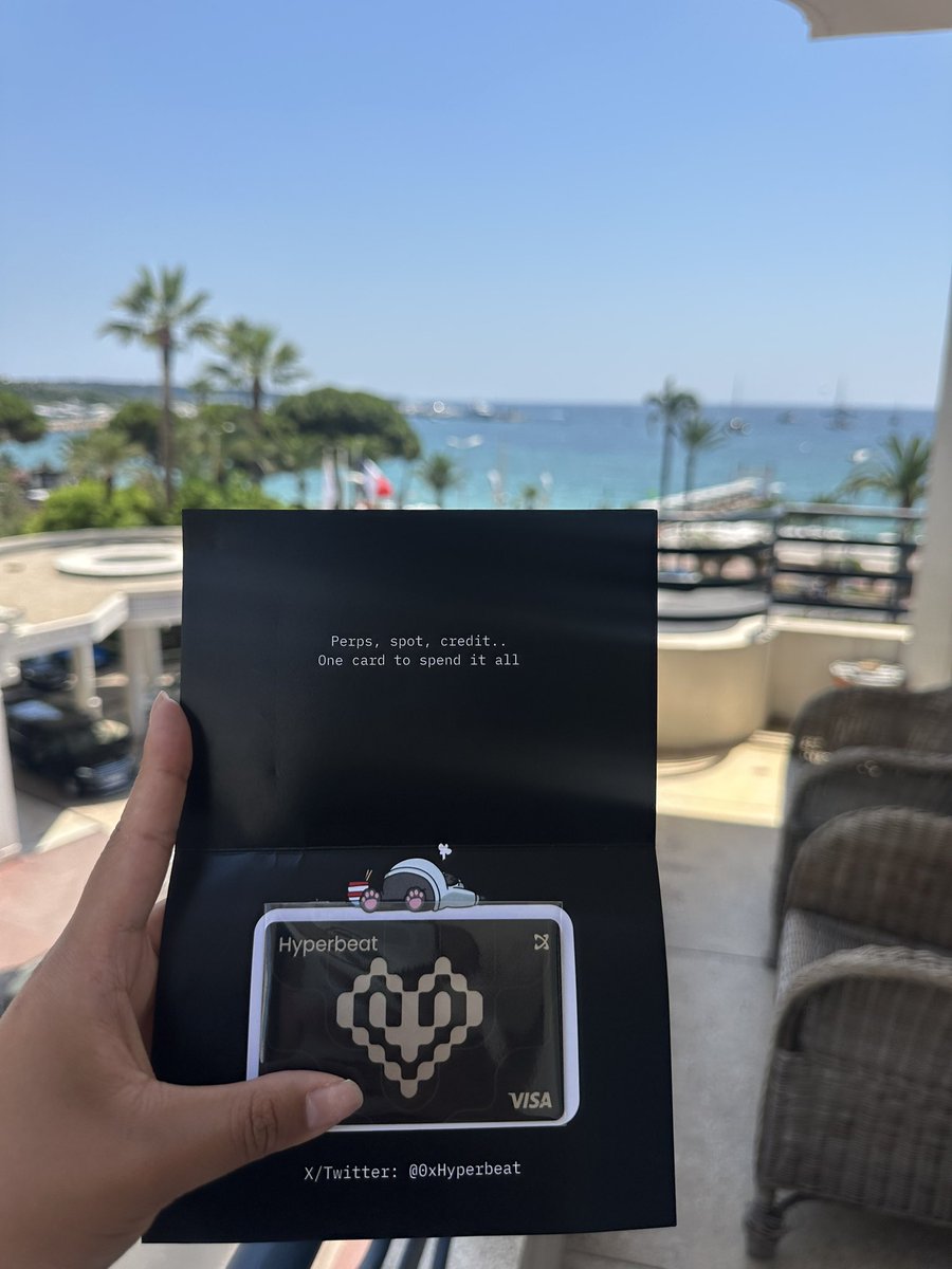 ETHCC finale powered by perps, vibes and degen literature. Big thanks for hosting <a href="/hypurr_co/">HypurrCollective.hl 🐱</a> <a href="/HyperliquidX/">Hyperliquid</a> 🐱🐈‍⬛