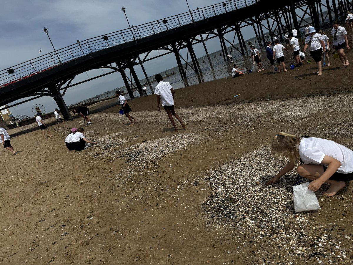 NorbridgeCIA's tweet image. Fun at the seaside 🏖️☀️🌊
@Y6Norbridge @y6tolkienclass
@DeltaNorbridge
