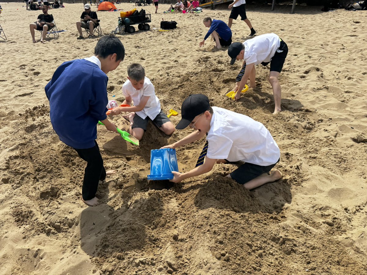 NorbridgeCIA's tweet image. Fun at the seaside 🏖️☀️🌊
@Y6Norbridge @y6tolkienclass
@DeltaNorbridge