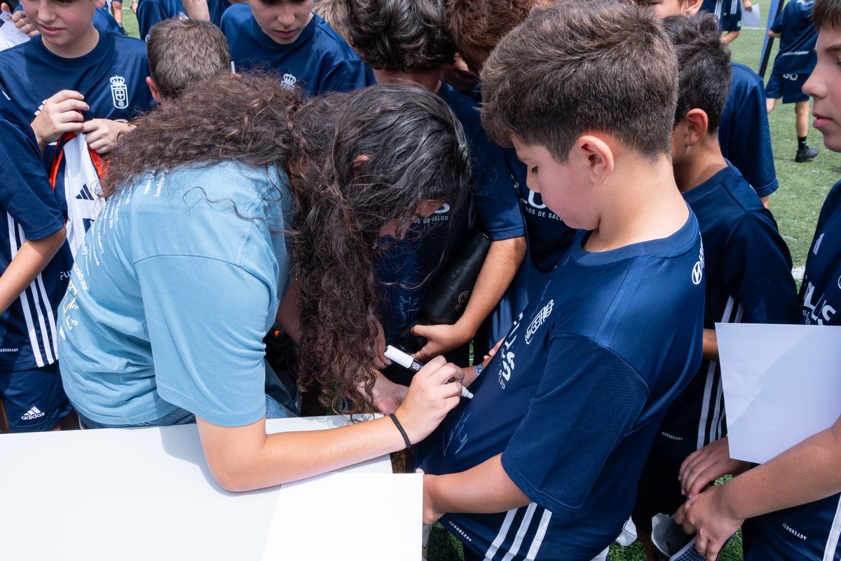 Real Oviedo (@realoviedo) on Twitter photo ⚽️ Segunda semana del Campus <a href="/SegurosSalus/">Salus seguros de salud</a>
¡superada con éxito!
🙌 Henar y Lamine pusieron el broche entregando los diplomas a nuestros peques
<a href="/FundacionRO/">Fundación Real Oviedo</a>
<a href="/RealOviedoFem/">Real Oviedo Femenino</a>
#RealOviedo 🔵⚪️ ⚽️ Segunda semana del Campus <a href="/SegurosSalus/">Salus seguros de salud</a>
¡superada con éxito!
🙌 Henar y Lamine pusieron el broche entregando los diplomas a nuestros peques
<a href="/FundacionRO/">Fundación Real Oviedo</a>
<a href="/RealOviedoFem/">Real Oviedo Femenino</a>
#RealOviedo 🔵⚪️