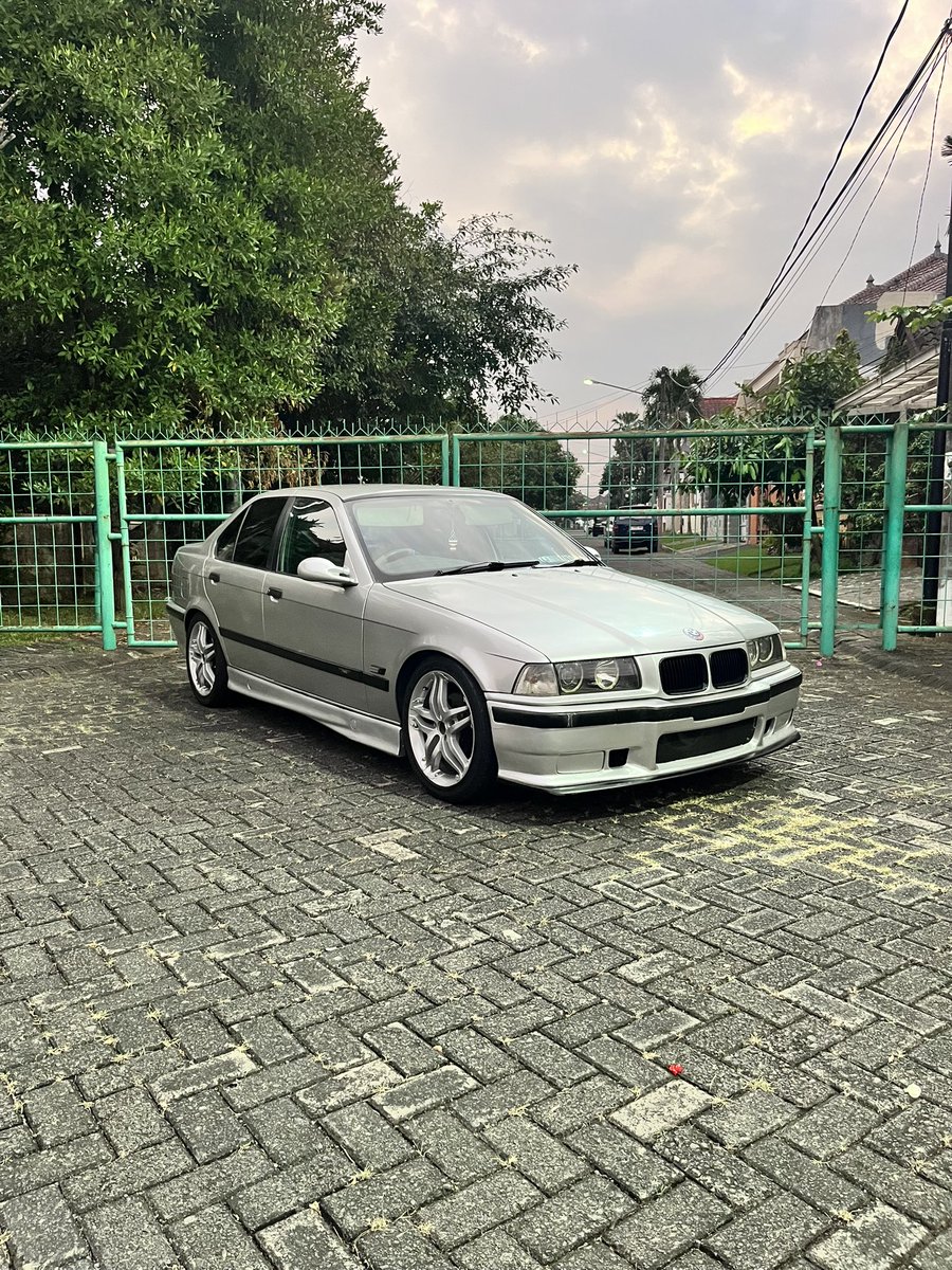 thoifhard's tweet photo. Motuba fitment 🚘 #BMW #bmwe36 https://t.co/77CjeezkLW