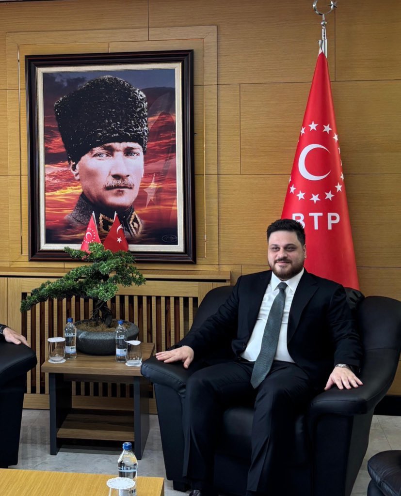 dailyhuseyinbas's tweet photo. Hüseyin Baş: 

Çok net söylüyorum, eğer İslam dinine birisi hizmet etmişse bu ülke tarihinde o hizmeti en çok yapmış kişi Atatürk'tür. Türk milletine birisi hizmet ettiyse Türklüğe, o hizmeti de en çok yapmış kişi Atatürk'tür. https://t.co/K2WxK2vv1C