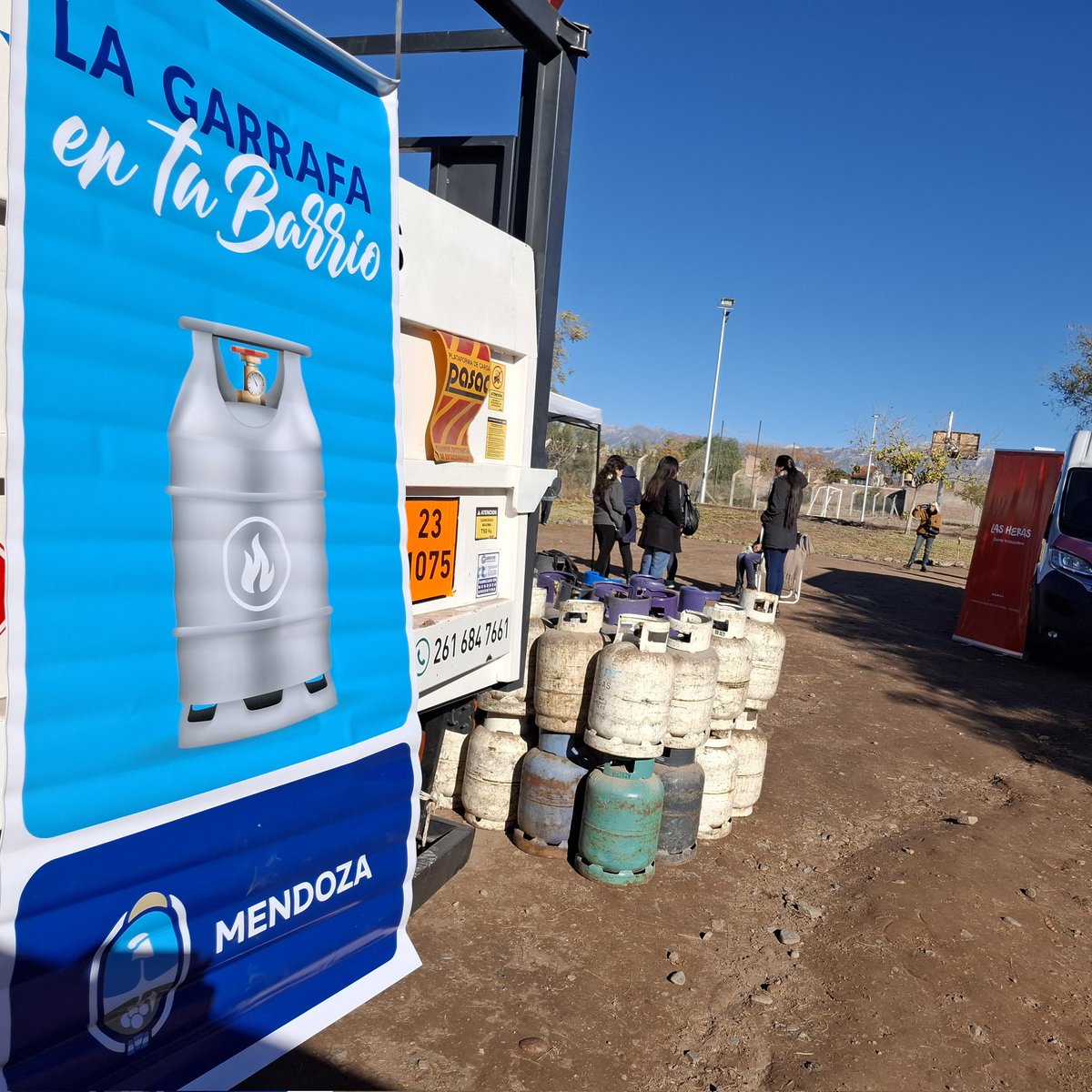 Garrafa Social: en 2025 se estiman 500.000 garrafas con precio social; ya se entregaron 352.000. En 2019 fueron 24.000.
Mendoza mantiene y refuerza durante todo el año el programa "La Garrafa en tu Barrio", con los mismos subsidios, valores, requisitos y cronogramas. Más de 600