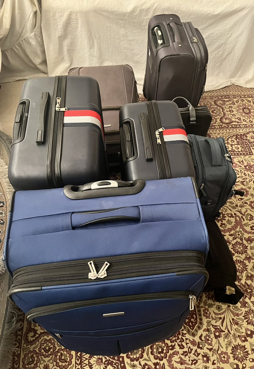 ده سال دوری و زندگی در ینگه دنیا را بار زدم و برگشتم. 

بیش از ۵۸ ساعت در مسیر بودم؛
امید تنفس هوای #ایران، 
شوق کهن‌‌ترین دولت-ملت تاریخ تمدن بشری،
و شور دوری از #زباله‌های_بی‌وطن، 

هزاران بار سختی بیش از این را هم ناچیز می‌کند. 

💚🤍❤️