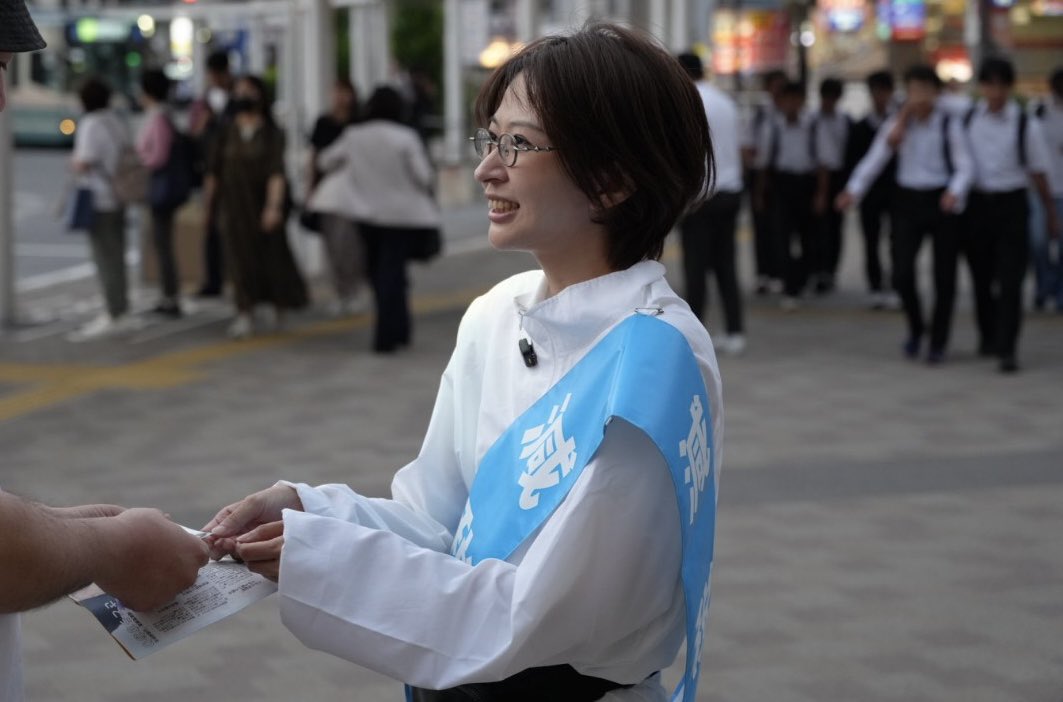 千代田区議会ご挨拶の結果報告②

自民党(4人会派)とご挨拶
にこやかに終わりました

白川議員(自民)は
さとうの落選運動もしていましたが

私はYouTubeで
白川議員は委員会で良い発言をしてると
何度も発信してます

私は何と言われようが良いのです
全ては国民のためです

#さとうさおり公認会計士