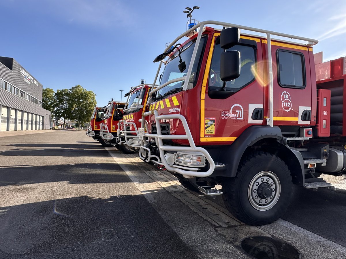 Préfecture de Zone de Défense et de Sécurité Est (@prefetzoneest) on Twitter photo 🔥🧑🚒Face aux risques actuels de feux de forêts en Zone Sud, la @DGSCGC a décidé l’envoi de 70 pompiers de la zone Est en renfort 👉Colonne EST BRAVO @COZEST issus de 8 SIS <a href="/SDIS_10/">Sapeurs-pompiers de l'Aube 1⃣0⃣</a> <a href="/sdis21/">Sapeurs-Pompiers de la Côte-d'Or - SDIS 21</a> <a href="/SDIS51/">Sapeurs-pompiers de la Marne</a> <a href="/SDIS57/">Sapeurs-Pompiers de la Moselle</a> <a href="/sdis67/">Service d'incendie et de secours du Bas-Rhin</a> <a href="/sdis68/">SDIS 68 - Haut-Rhin</a> <a href="/SDIS_70/">Sapeurs Pompiers 70</a> <a href="/SDIS71/">Sapeurs-pompiers de Saône-et-Loire</a> 👏Merci à eux pour leur engagement ! 🔥🧑🚒Face aux risques actuels de feux de forêts en Zone Sud, la @DGSCGC a décidé l’envoi de 70 pompiers de la zone Est en renfort 👉Colonne EST BRAVO @COZEST issus de 8 SIS <a href="/SDIS_10/">Sapeurs-pompiers de l'Aube 1⃣0⃣</a> <a href="/sdis21/">Sapeurs-Pompiers de la Côte-d'Or - SDIS 21</a> <a href="/SDIS51/">Sapeurs-pompiers de la Marne</a> <a href="/SDIS57/">Sapeurs-Pompiers de la Moselle</a> <a href="/sdis67/">Service d'incendie et de secours du Bas-Rhin</a> <a href="/sdis68/">SDIS 68 - Haut-Rhin</a> <a href="/SDIS_70/">Sapeurs Pompiers 70</a> <a href="/SDIS71/">Sapeurs-pompiers de Saône-et-Loire</a> 👏Merci à eux pour leur engagement !