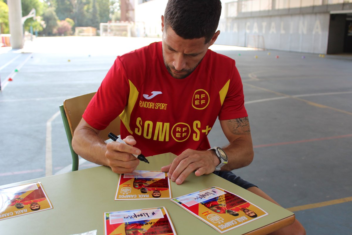 📆 Campus #SomosMás <a href="/rfef/">RFEF</a> #2025 🇪🇸 ⚽️

Nueva visita del capitán <a href="/17RaulCampos/">Raúl campos</a> a la sede SOMOS+ de Chamartín.

👉🏻 randori.es/somosmas/

📍<a href="/sacochamartin/">SACO Chamartín | CDE Randori</a> | <a href="/cscchamartin/">FESB Sagrado Corazón Chamartín</a> 

@randorisport | <a href="/DeportesECM/">DeportesECM</a> | <a href="/JomaSport/">Joma Sport</a>