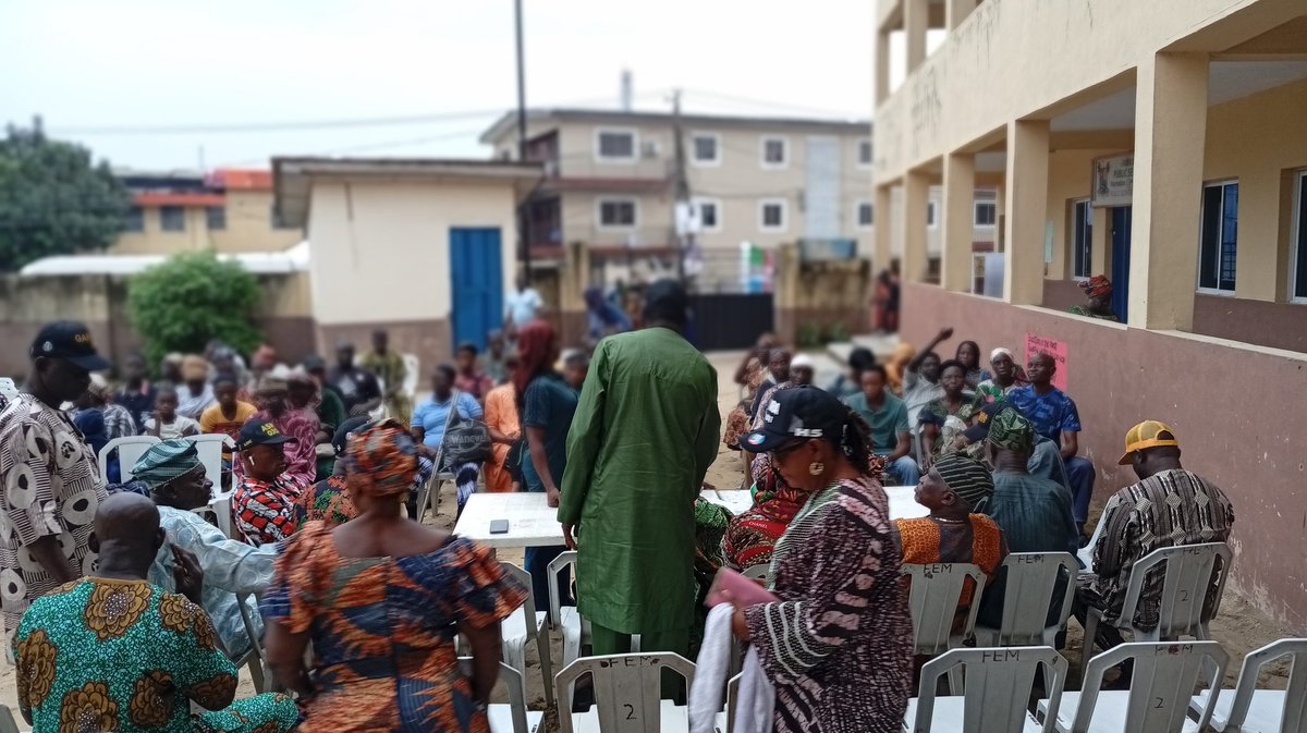 Cross-section of APC Somolu Ward E at the ward meeting at Okemeta on Friday 4th July 2025