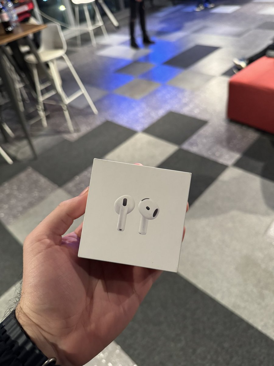 filipealva's tweet photo. Yesterday was #SwiftMate🧉day in Montevideo

Congrats for the organizers, a lot of cool people and many companies I admire sponsoring the event

The tech scene in UY is vibrant 

I even won an AirPods in the raffle wheel haha

@emergetools @getsentry @pedidosya @rocketsim_app https://t.co/mblP04LaRZ