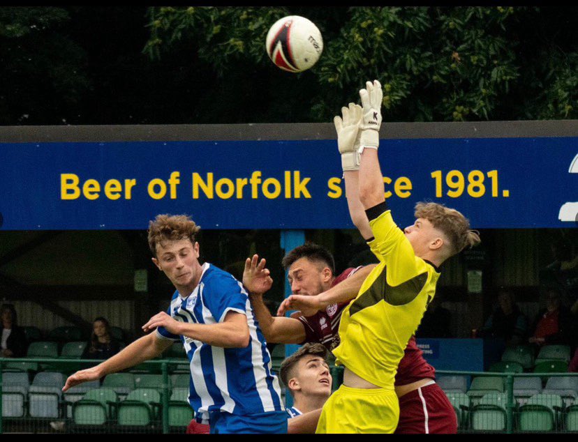 AylshamRes's tweet photo. NOTICE BOARD!📍 

GOALKEEPER WANTED! 🟠🔵

Aylsham Res are on the lookout for a goalkeeper for the 2025/26 season! 🧤 

We currently play in Division 3 North of the @AnglianCom 

If you think this could be you then get in touch via DM or emailing: info@aylshamfc.co.uk ✉️ https://t.co/YHHedTjhDG