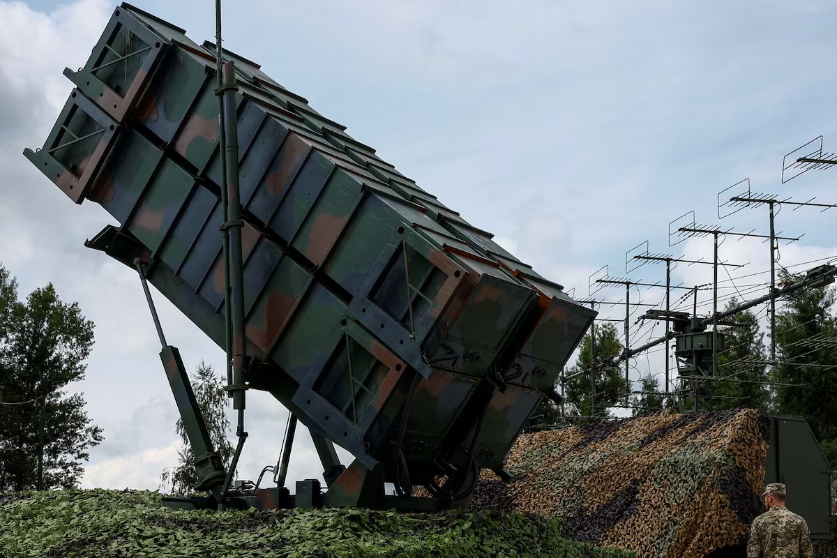 🇩🇪 GERMANY | 🇺🇦 UKRAINE
🔴 Berlin Eyes More Patriots as US Halts Delivery

🔸 Germany sent 3 Patriot systems to Ukraine; key for defense against ballistic missiles.
🔸 With €38B in aid, Germany is Ukraine’s #2 military backer after the US.
🔸 Berlin also plans €25B tank order