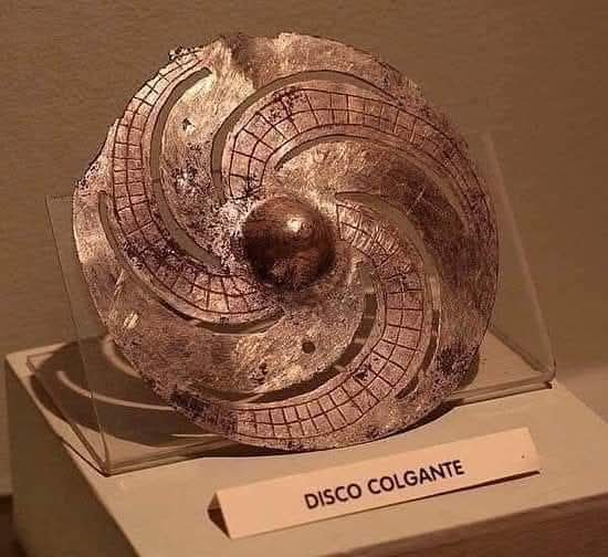 Disco Colgante :

There are thousands of unique artifacts spread around the many museums of our world which blatantly defy explanation within conventional historical paradigms. One such artifact is the Disco Colgante, located in the Rafael Larco Herero Archaeological Museum in