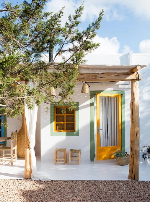 TeleMediaFr's tweet photo. 🏡 Maisons de vacances méditerranéennes au look coloré. #MaisonsDeVacances #Méditerranée #CouleursDuSud https://t.co/WMStzrcx0a