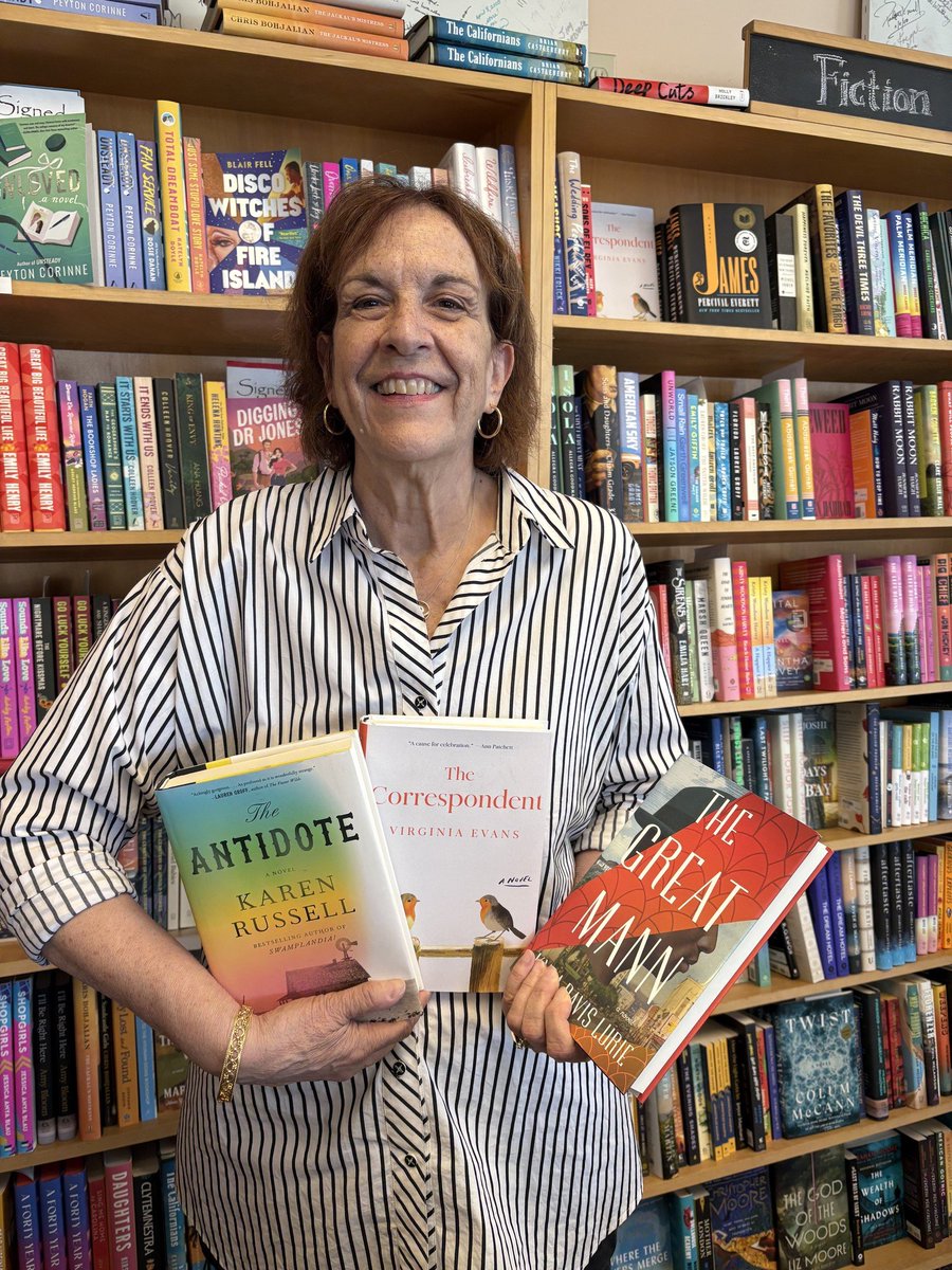 bookmarkbeach's tweet image. We're already halfway through 2025 - check out Rona, Sheryl and Brittany's top three books from the first six months!