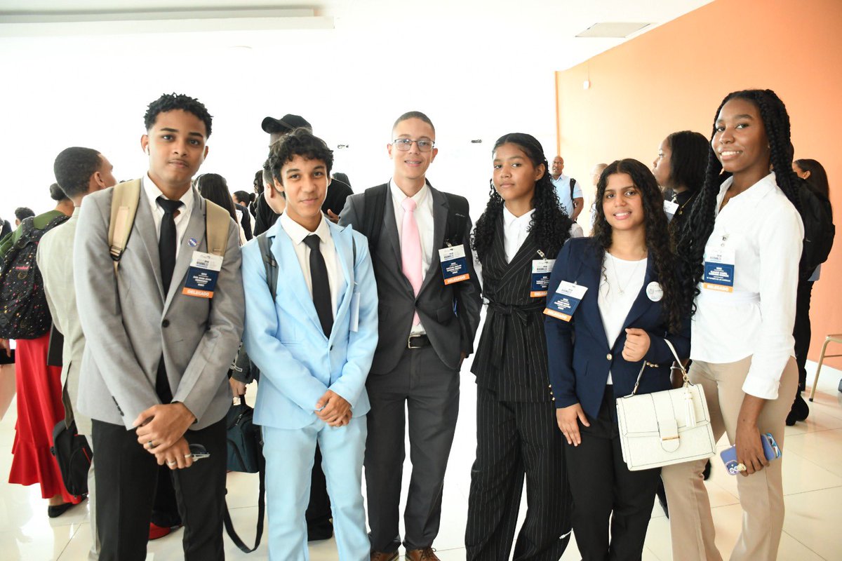 🌍 Más de 350 estudiantes participaron en el Modelo de las Naciones Unidas 2025 organizado por la Regional 10 de Educación.
Un espacio de aprendizaje para fortalecer liderazgo, pensamiento crítico y convivencia democrática.
#ModeloONU2025 #Regional10Educación