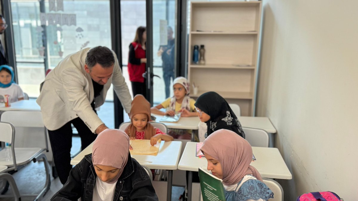 Bu yaz, hikayesini GSB Gençlik Yaz Kulübümüzde yazan evlatlarımızın heyecanına ve enerjisine şahit oluyoruz.

Yolunuz, bahtınız açık olsun gençler!❤️

📍Sultanbeyli Gençlik Merkezi