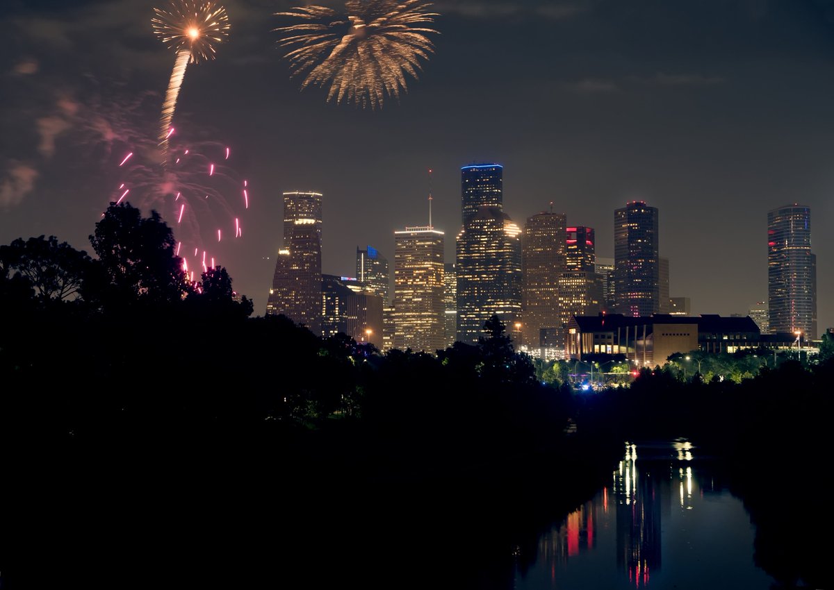 diannemoore's tweet photo. Wishing everyone a fun, special, safe, and Happy Independence Day!! https://t.co/L43M0W9jqB