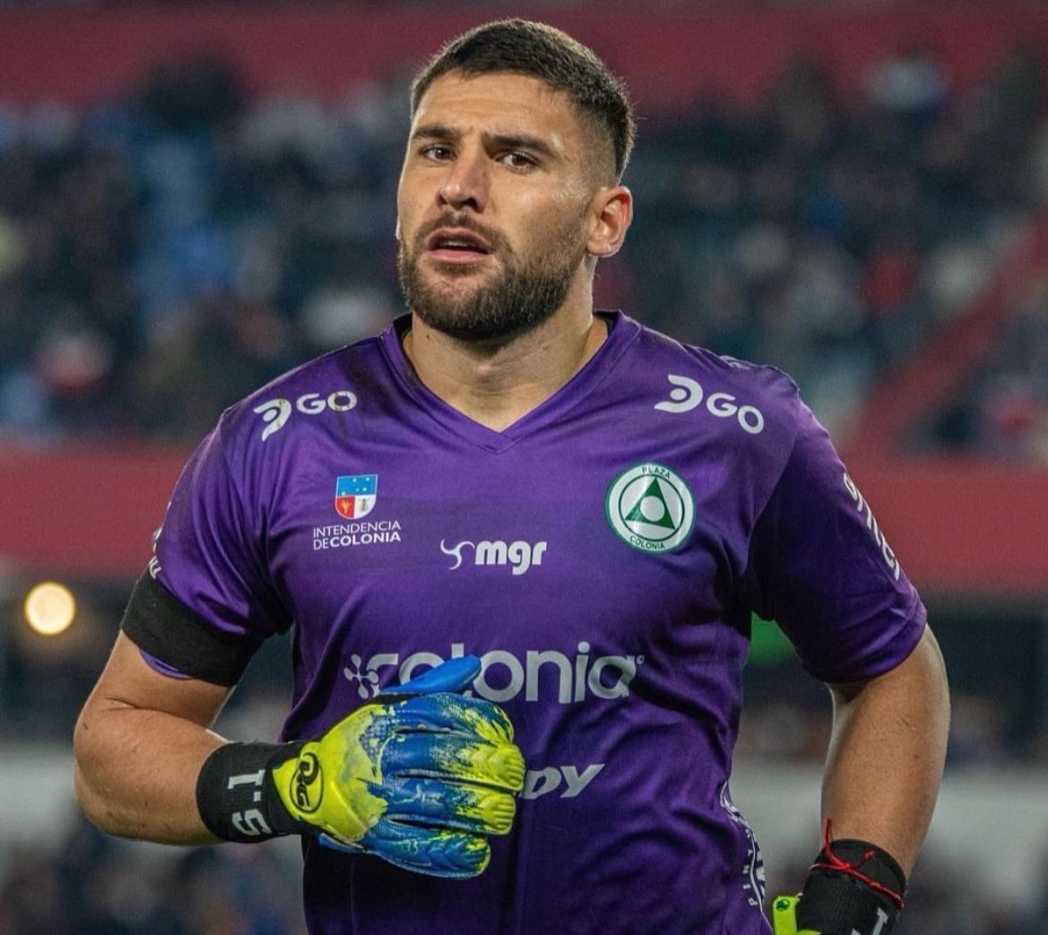 Uno de los arqueros que se encuentra en carpeta es Joaquín Silva González. El golero surgió en las juveniles de Danubio, pasó por Cerro Largo y actualmente se encuentra en Plaza Colonia , tiene 27 años y mide 1,96. #Unión