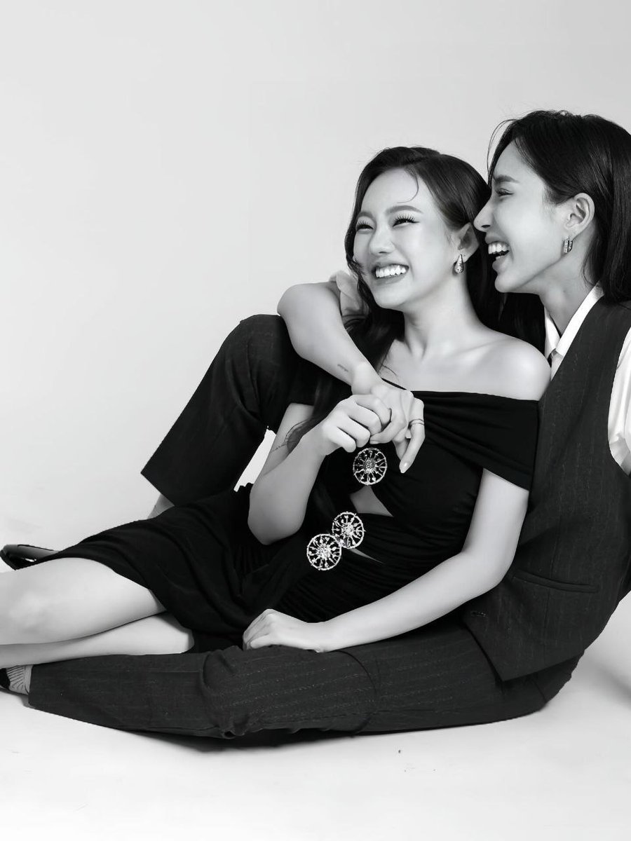 dochilove2's tweet image. 태국 퀴어 시리즈 'Once Again'
Lux ×Mulan
루머로만 돌았는데 LuxMulan의 새 시리즈가 맞았구나.

📕 4년 전 헤어진 Rancharavi과 Virin은 상처를 안은 채 다시 만나는데..과연 그들의 사랑은 두 번째 기회를 얻은 수 있을까?

#OnceAgain