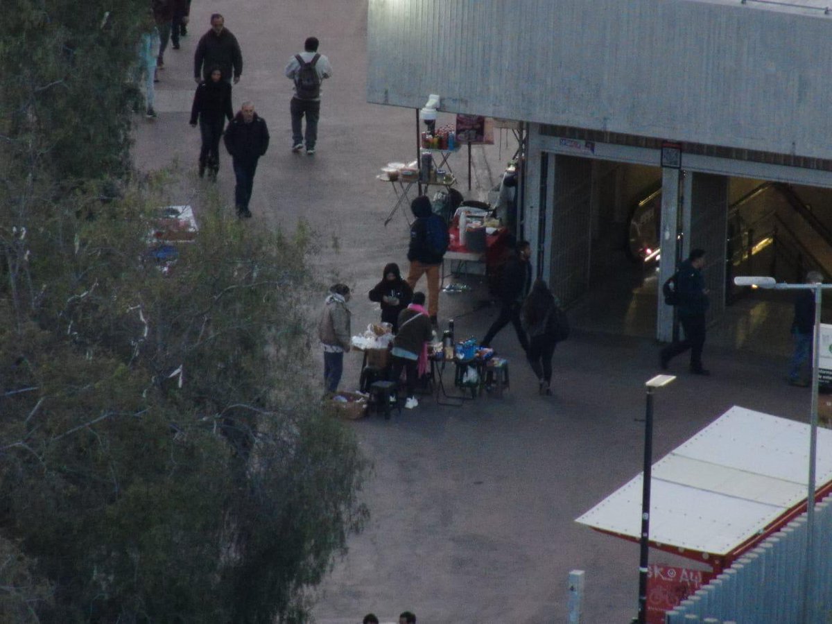 🚨 El dron de Seguridad Pública de #Ñuñoa sobrevuela Avenida Grecia, reforzando la vigilancia en paraderos y apoyando al equipo en terreno con alertas sobre puntos de comercio ambulante.
Seguimos trabajando por la seguridad y el bienestar de nuestros vecinos.