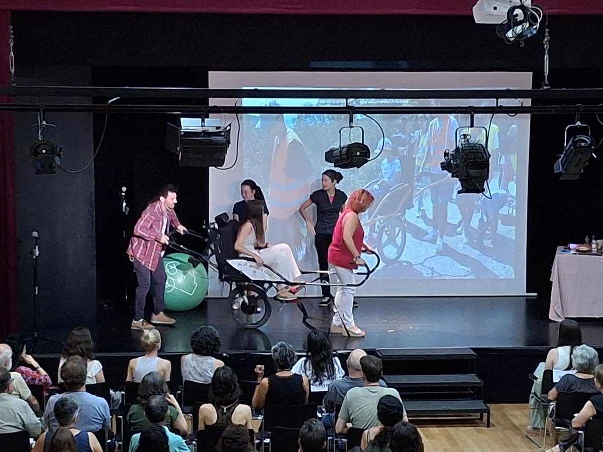 Ahir vam ser al III Simposi #APSAmbiental  #ServeiComunitariAmbiental a <a href="/LHAjuntament/">Ajuntament de L'Hospitalet</a> coordinant l'Espai Diàleg. Una animada taula rodona 'desestructurada'. Una gran jornada amb 200 assistents, de moltes entitats i administracions implicades amb l'#APS i l'#EducacióAmbiental.