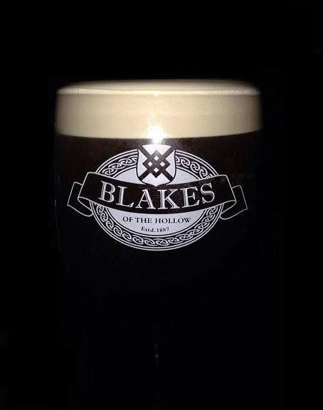 BlakesTheHollow's tweet image. #ThankBlakesItsFriday
Table Quiz with FMT Atrium bar from 8pm.
Hollow Traditional Irish music session in association with Smithwicks from 10pm.
#Fermanagh #Enniskillen #LiveMusic #Music #Entertainment #NightOut #Pints #Smithwicks #Guinness #TableQuiz