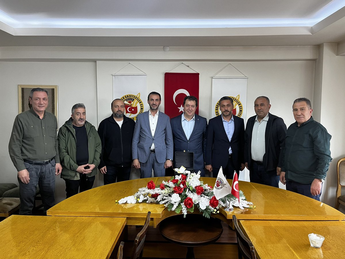 İl başkanımız Sn. Ahmet Eşref Yılmaz Beyefendi Doğu Anadolu Gazeteciler Cemiyetinin genel kurusulu sonrası başkanlığa seçilen Sn. Ayhan Türkez bey ve yönetim kuruluna hayırlı olsun ziyaretinde bulundu.